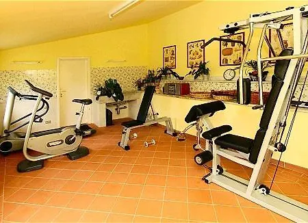Sleeps 2 Pool Air Con Apartment Castelnuovo Magra